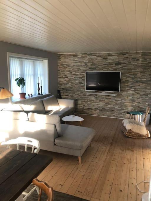 Hyggeligt Byhus Taet Ved Skov Og Togstation Aalbaek Exterior photo